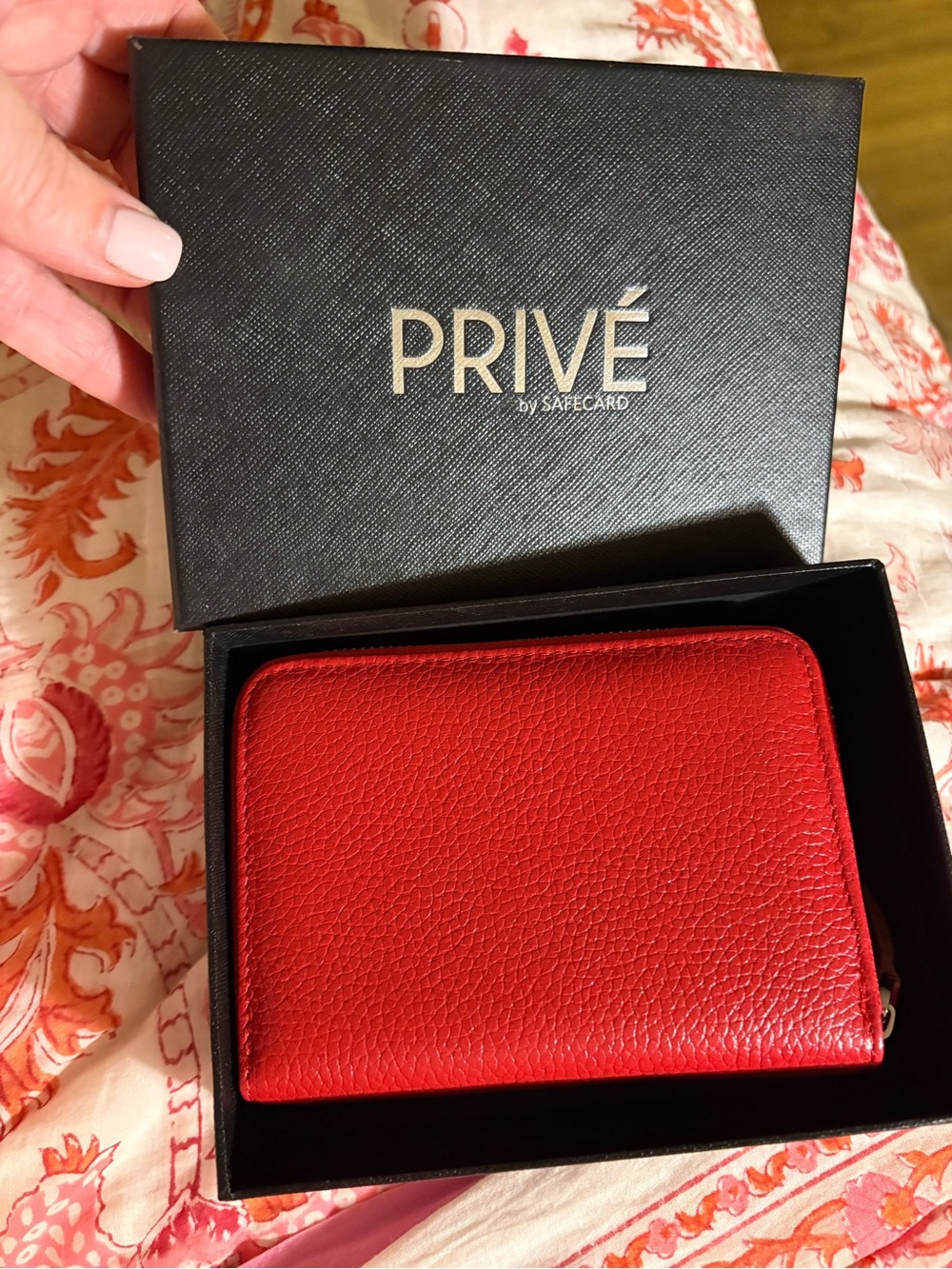 PRIVÉ by Safecard Red RFID Blocking Wallet NWT Gift Box